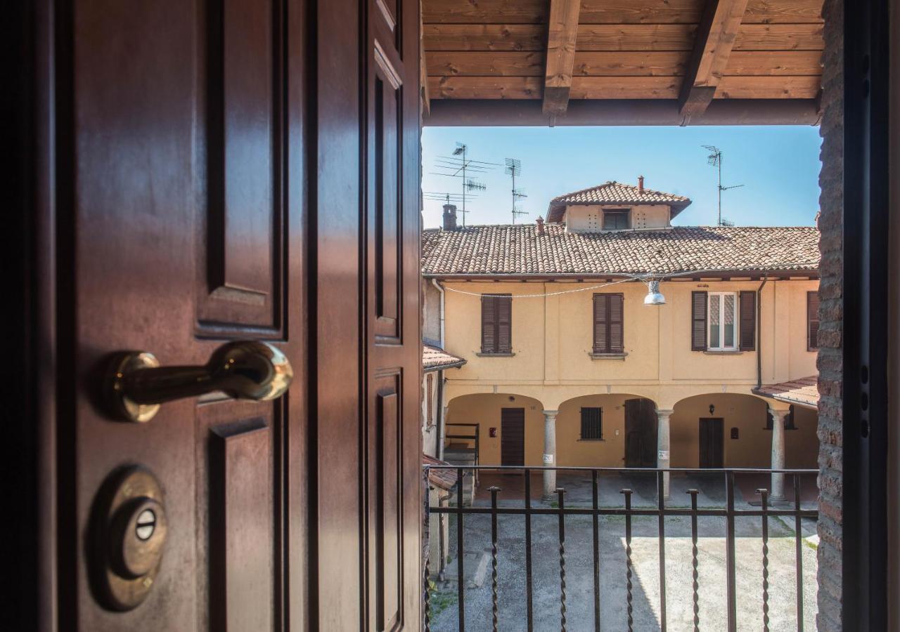 B&B La Corte And Home Restaurant - Free Parking - 10 Minutes To The Lake And Centre 코모 외부 사진