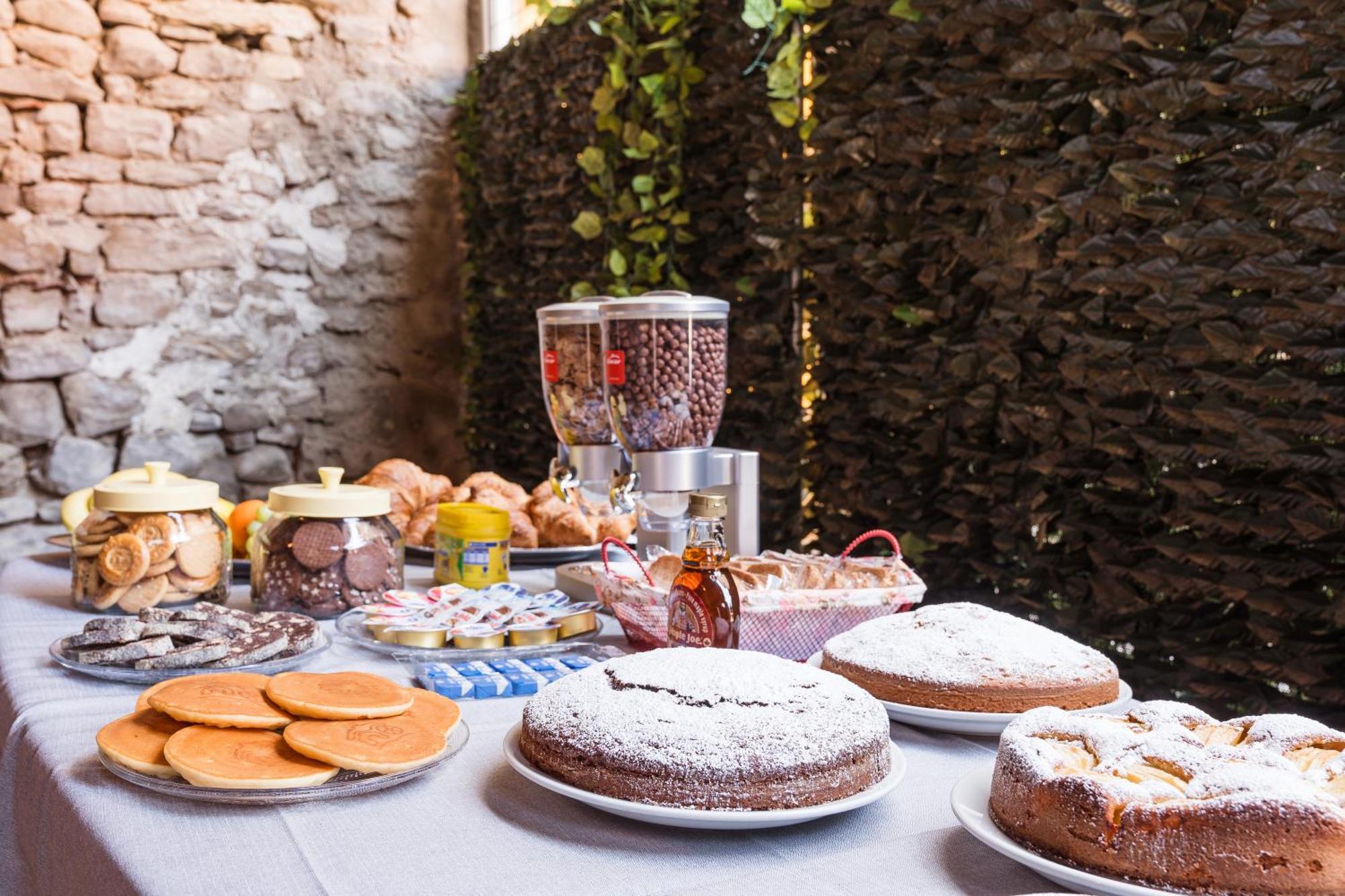 B&B La Corte And Home Restaurant - Free Parking - 10 Minutes To The Lake And Centre 코모 외부 사진