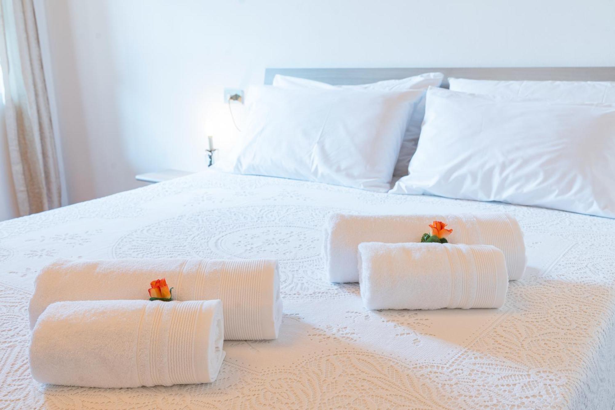 B&B La Corte And Home Restaurant - Free Parking - 10 Minutes To The Lake And Centre 코모 외부 사진