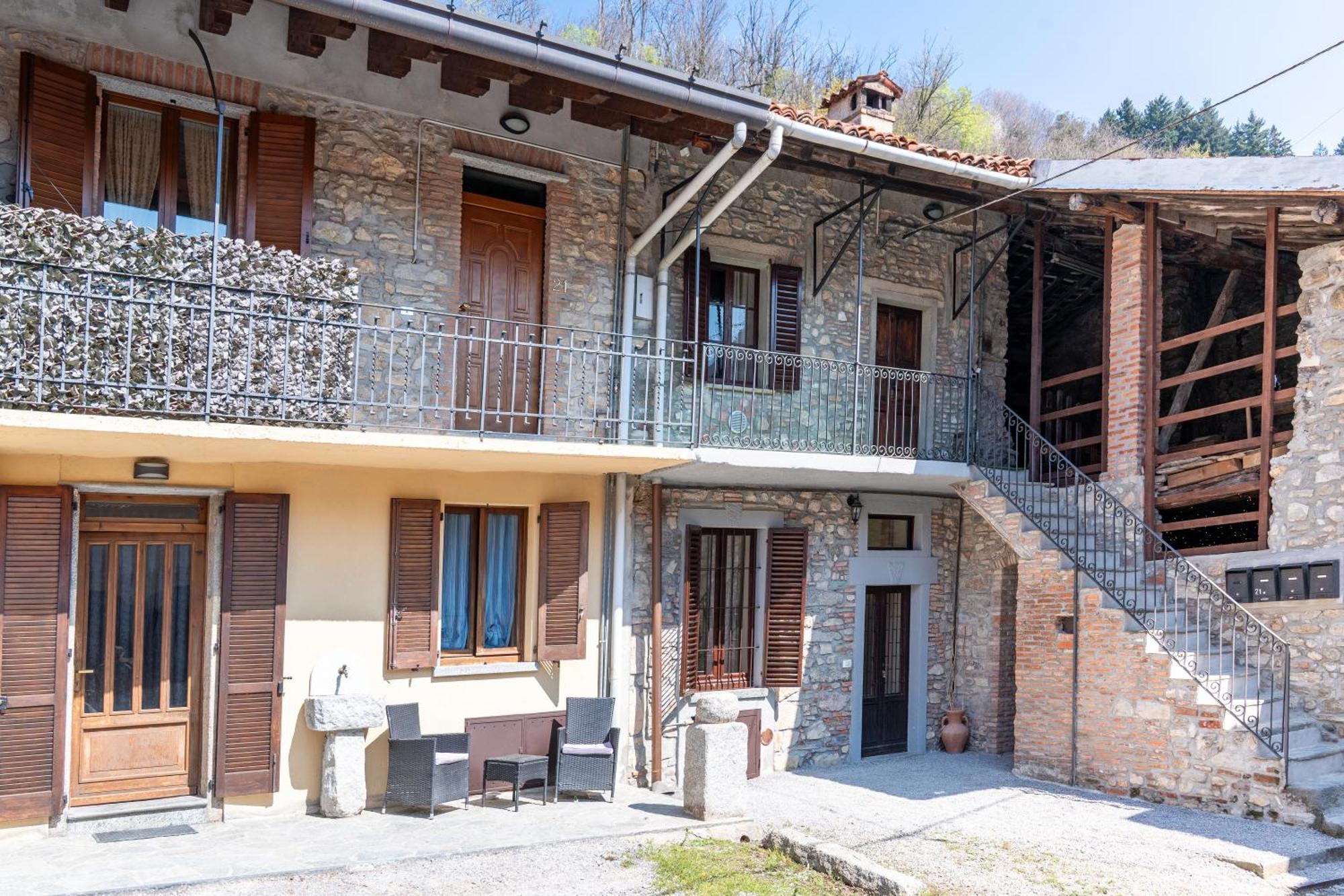 B&B La Corte And Home Restaurant - Free Parking - 10 Minutes To The Lake And Centre 코모 외부 사진