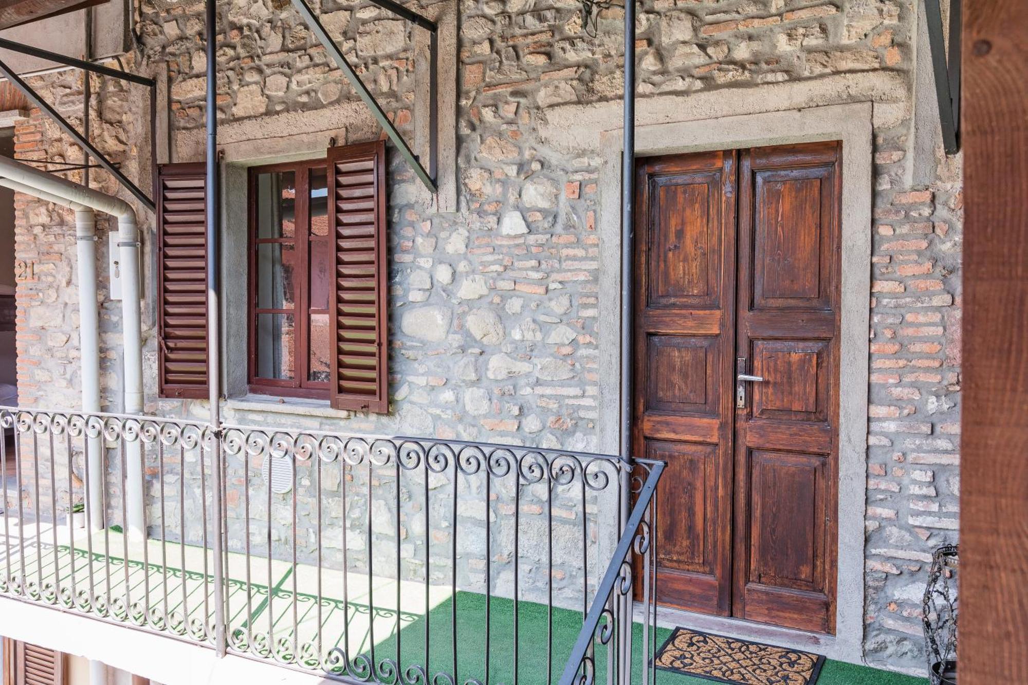 B&B La Corte And Home Restaurant - Free Parking - 10 Minutes To The Lake And Centre 코모 외부 사진
