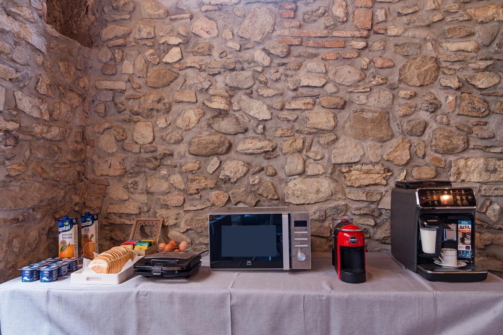 B&B La Corte And Home Restaurant - Free Parking - 10 Minutes To The Lake And Centre 코모 외부 사진