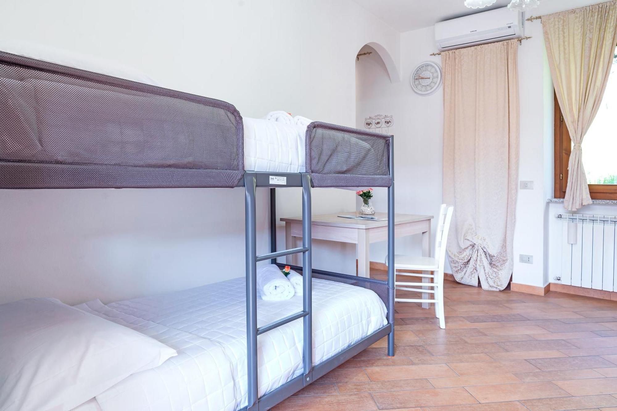 B&B La Corte And Home Restaurant - Free Parking - 10 Minutes To The Lake And Centre 코모 외부 사진