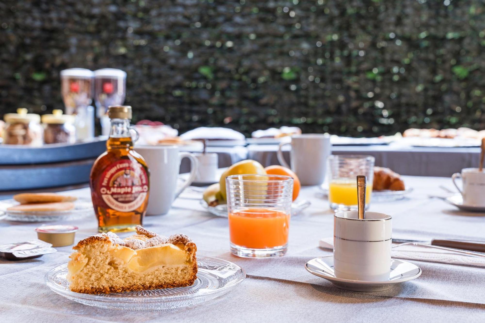B&B La Corte And Home Restaurant - Free Parking - 10 Minutes To The Lake And Centre 코모 외부 사진