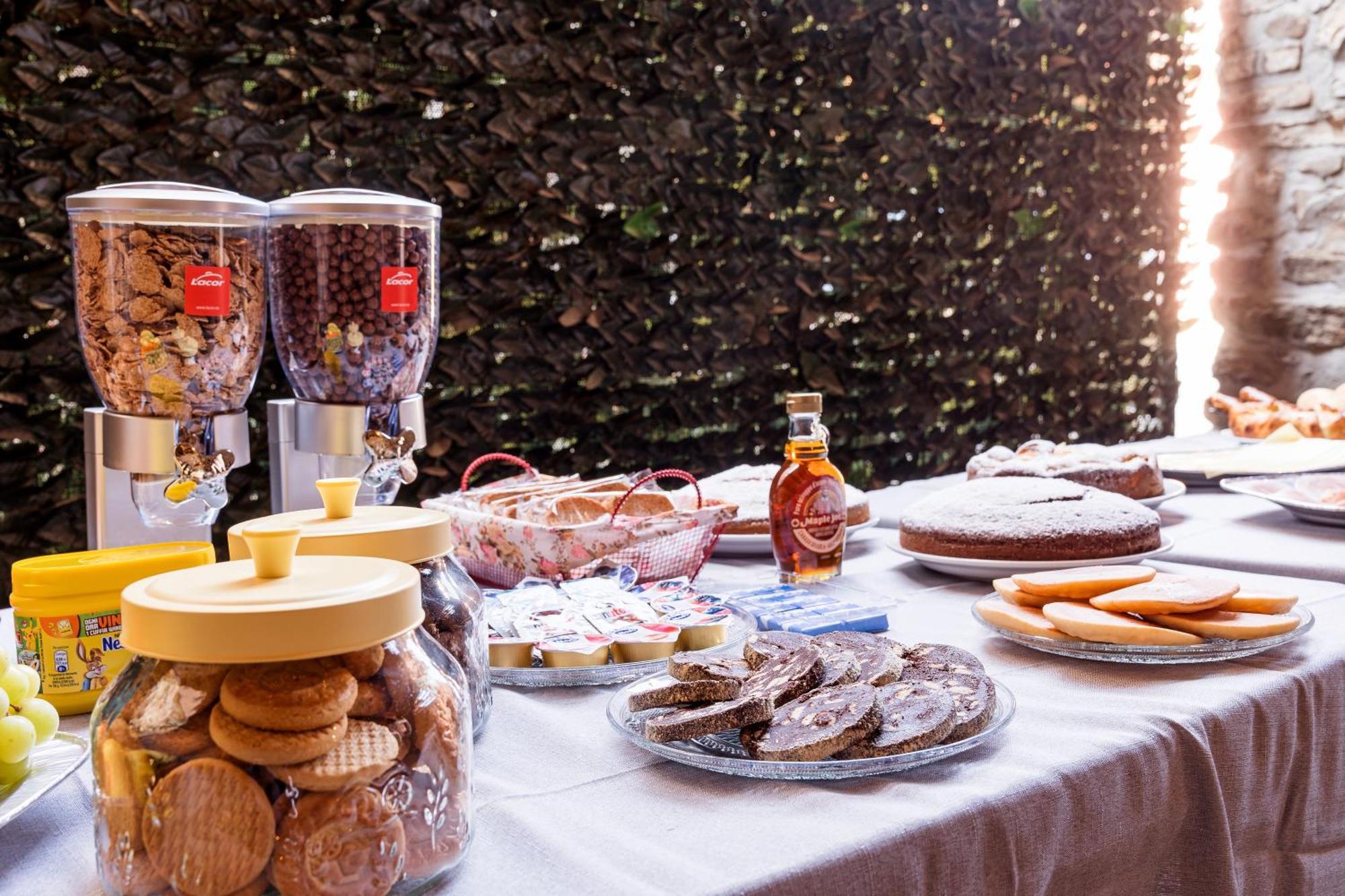 B&B La Corte And Home Restaurant - Free Parking - 10 Minutes To The Lake And Centre 코모 외부 사진