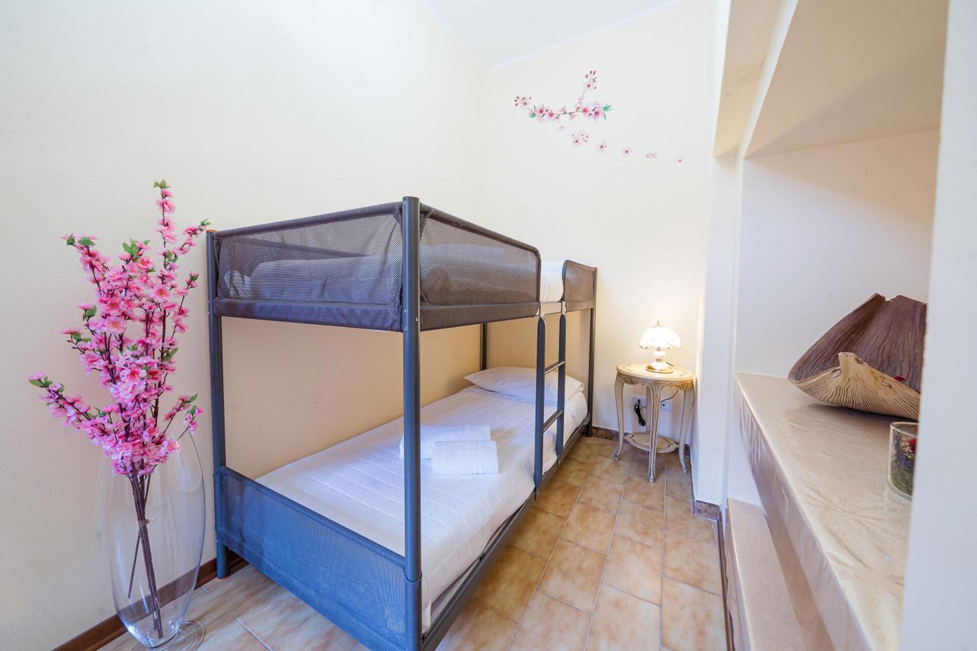 B&B La Corte And Home Restaurant - Free Parking - 10 Minutes To The Lake And Centre 코모 외부 사진