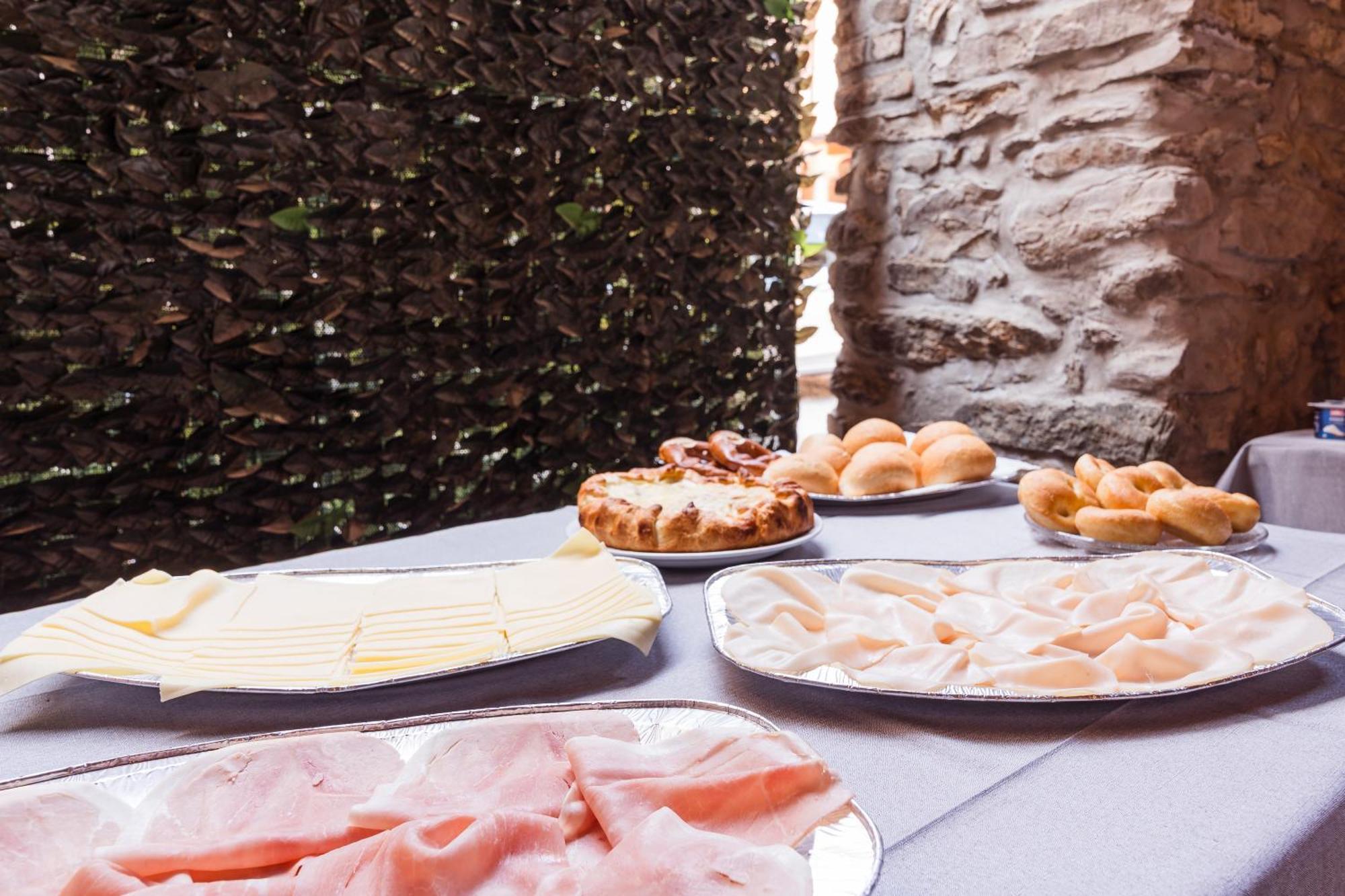 B&B La Corte And Home Restaurant - Free Parking - 10 Minutes To The Lake And Centre 코모 외부 사진
