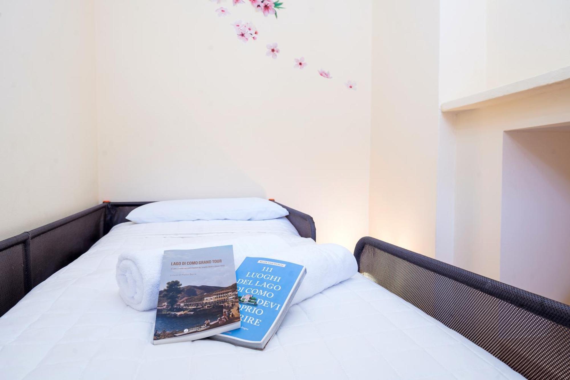 B&B La Corte And Home Restaurant - Free Parking - 10 Minutes To The Lake And Centre 코모 외부 사진