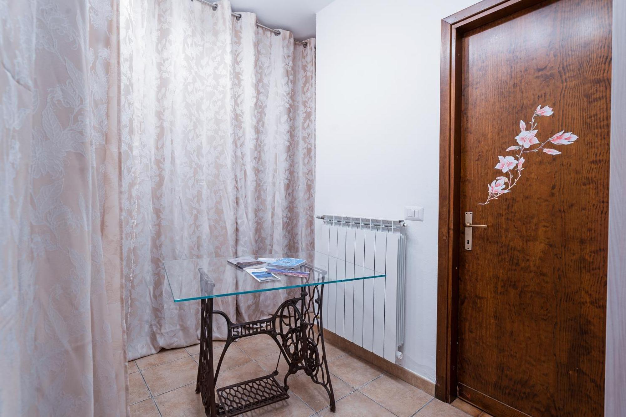 B&B La Corte And Home Restaurant - Free Parking - 10 Minutes To The Lake And Centre 코모 외부 사진