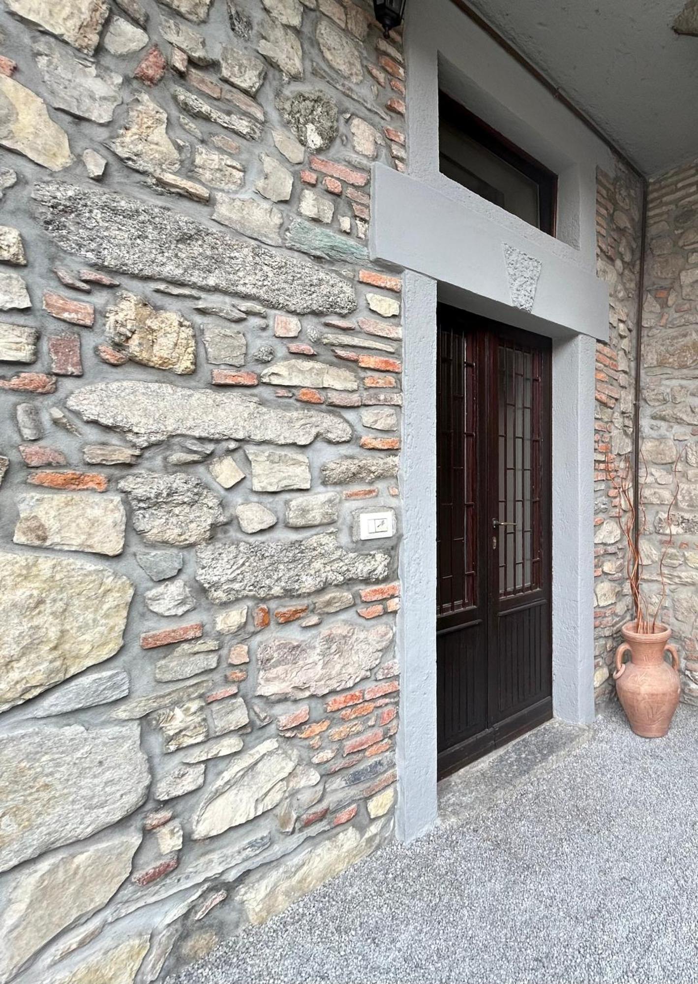 B&B La Corte And Home Restaurant - Free Parking - 10 Minutes To The Lake And Centre 코모 외부 사진